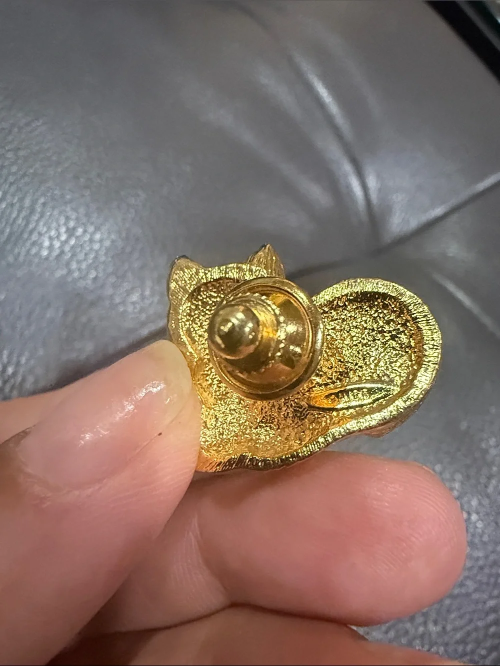 Gold Cat Decorative Pet Brooch with Pearl Accent